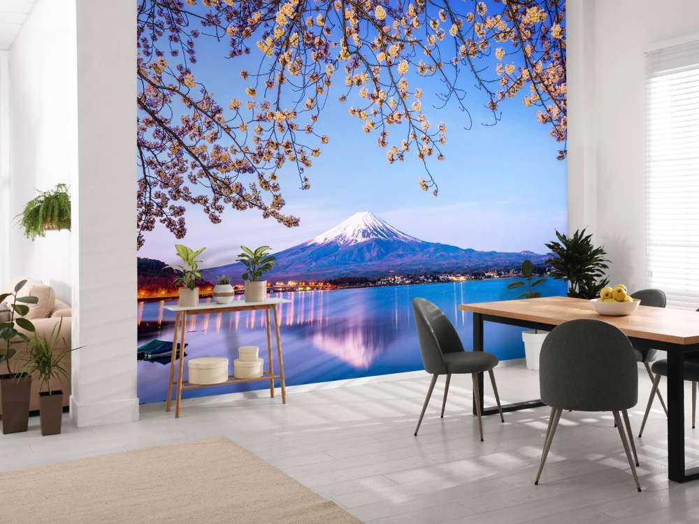 Der Berg Fuji am Rande des Wassers