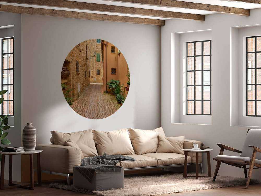 Straße mit Pflanzen und Blumen