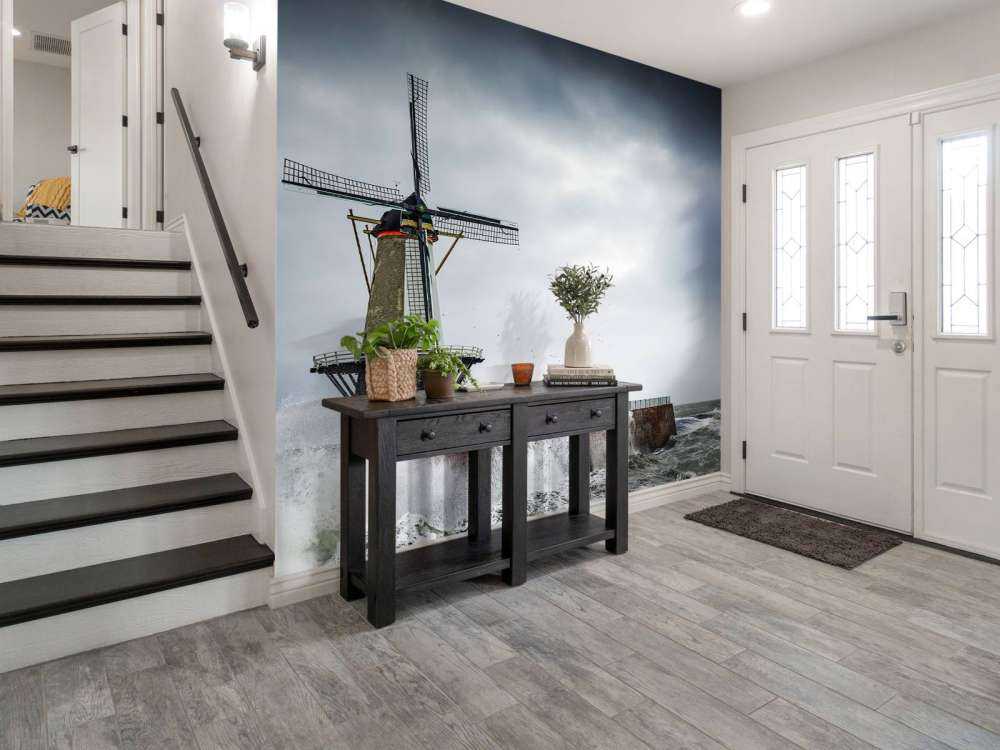 Mühle mit Sturmwellen