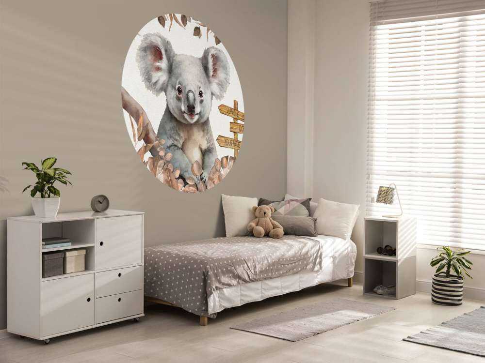 Baby-Koala im Dschungel taupe