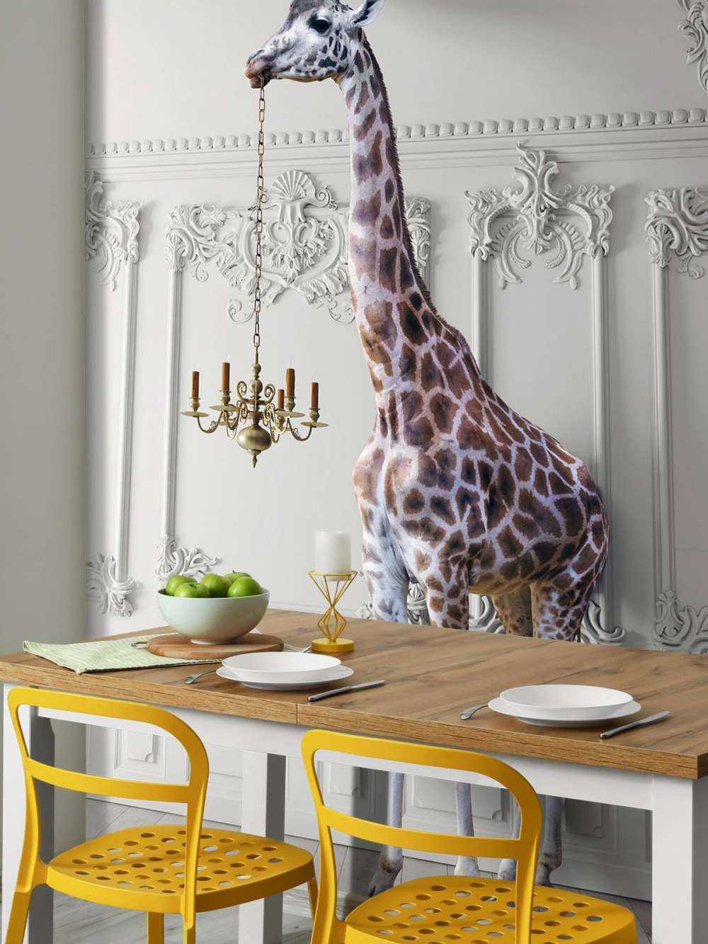 Giraffe mit Kerzenständer