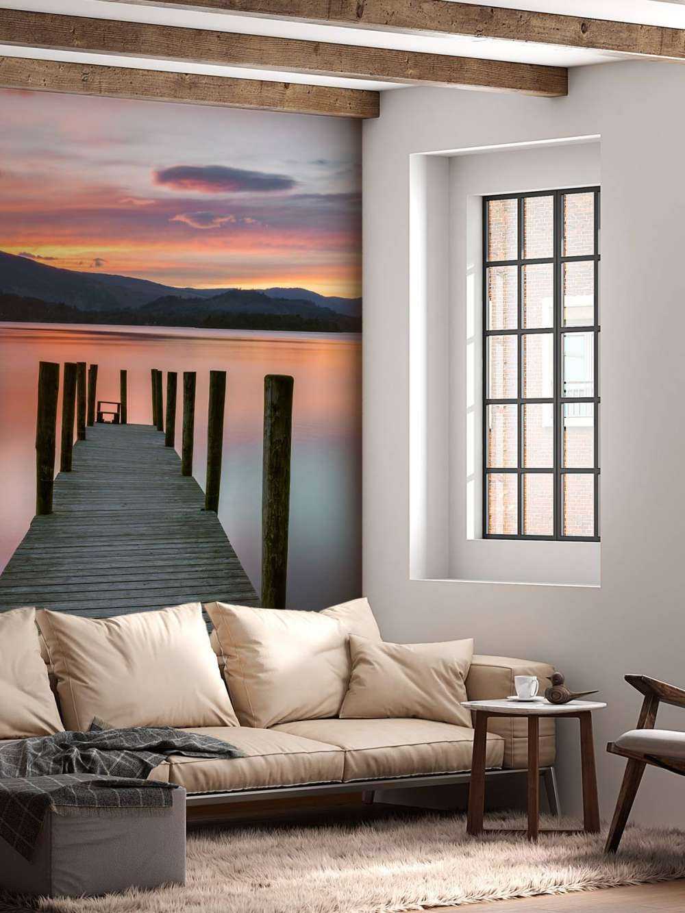 Steg bei rosa Sonnenuntergang