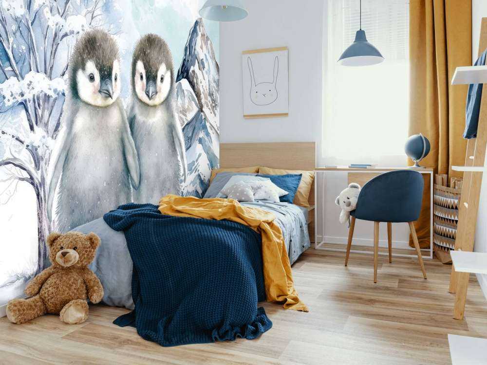 Schattige Pinguine im Winterlandschaft