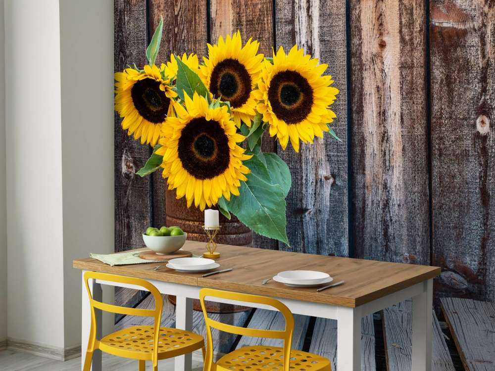 Vase mit Sonnenblumen