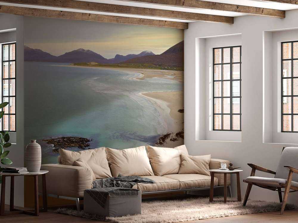 Meer und Berge entlang der Küstenlinie