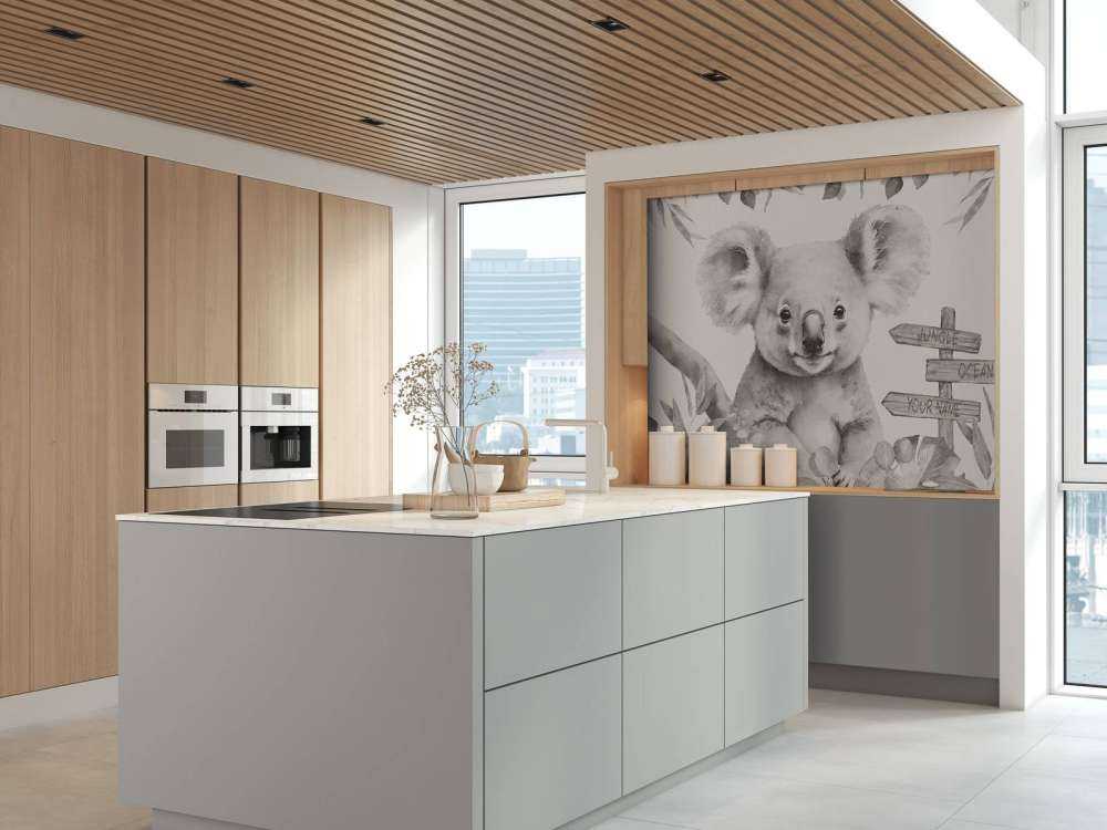 Baby Koala im Dschungel beige