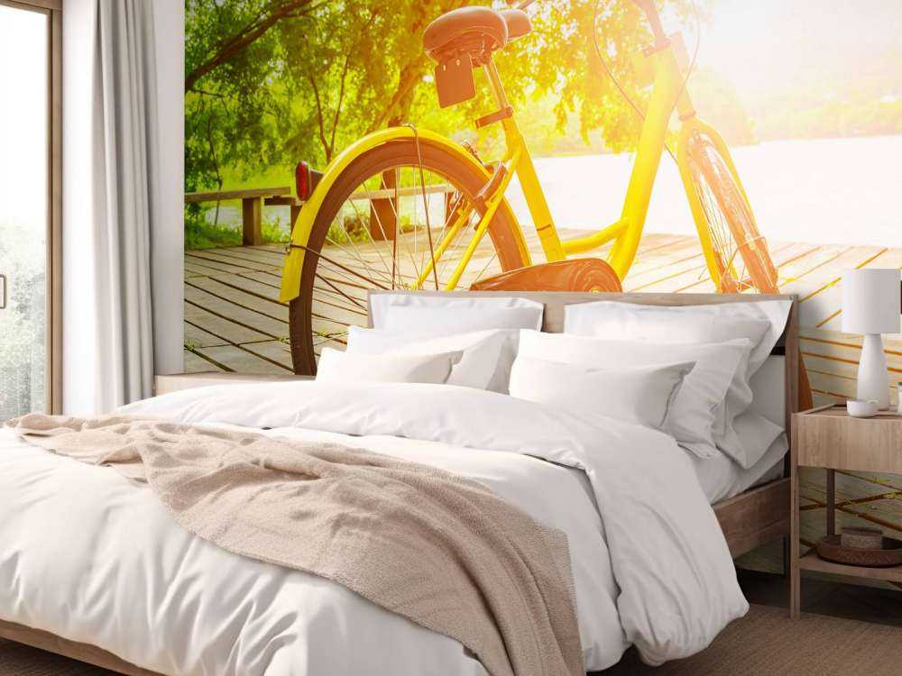 Gelbes Fahrrad auf Steg