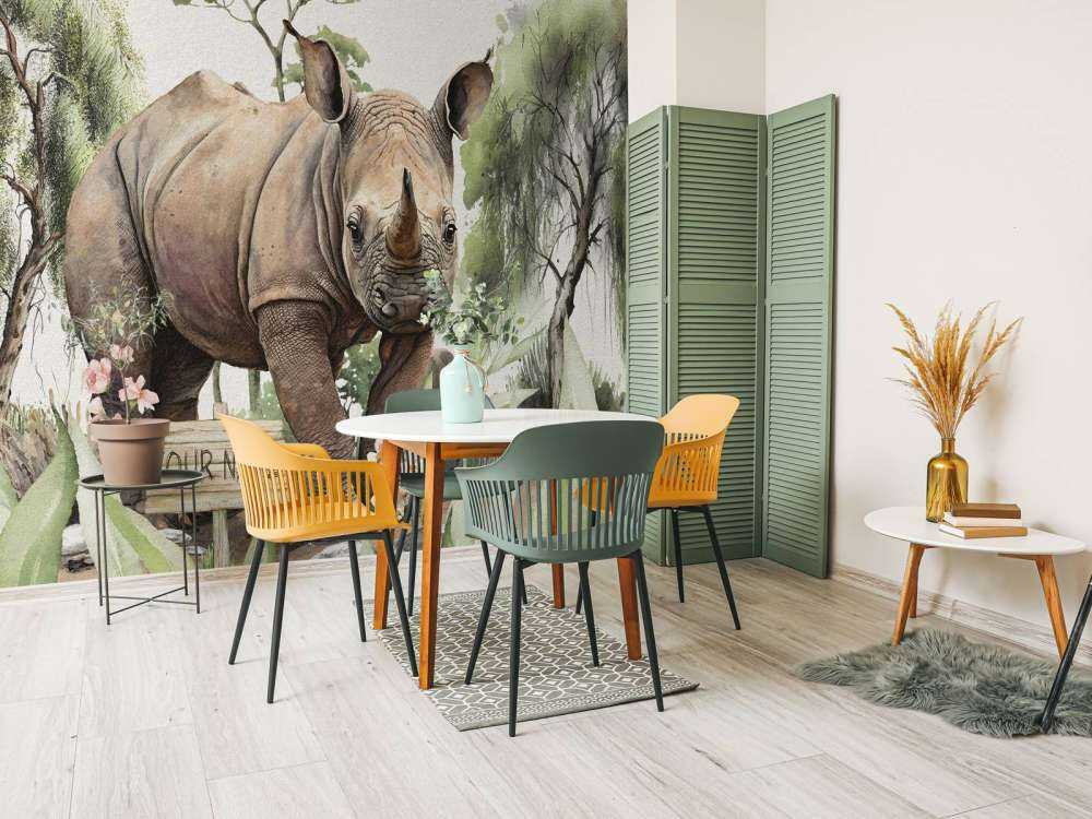 Nashornbaby in der Savanne