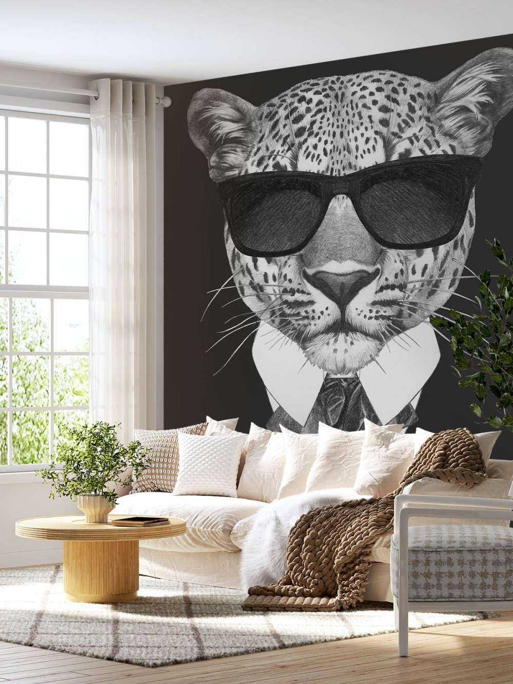 Leopard im Anzug