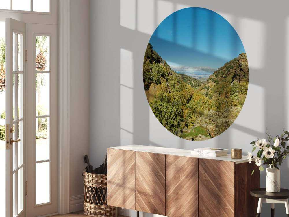 Der Blick durch die Berglandschaft