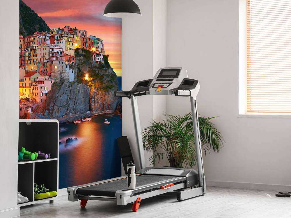 Italienische Stadt bei Sonnenuntergang