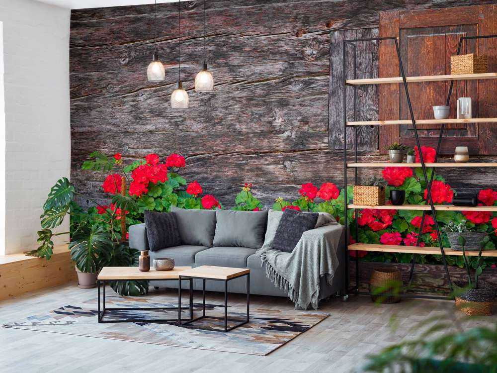 Altes Holz mit Blumen