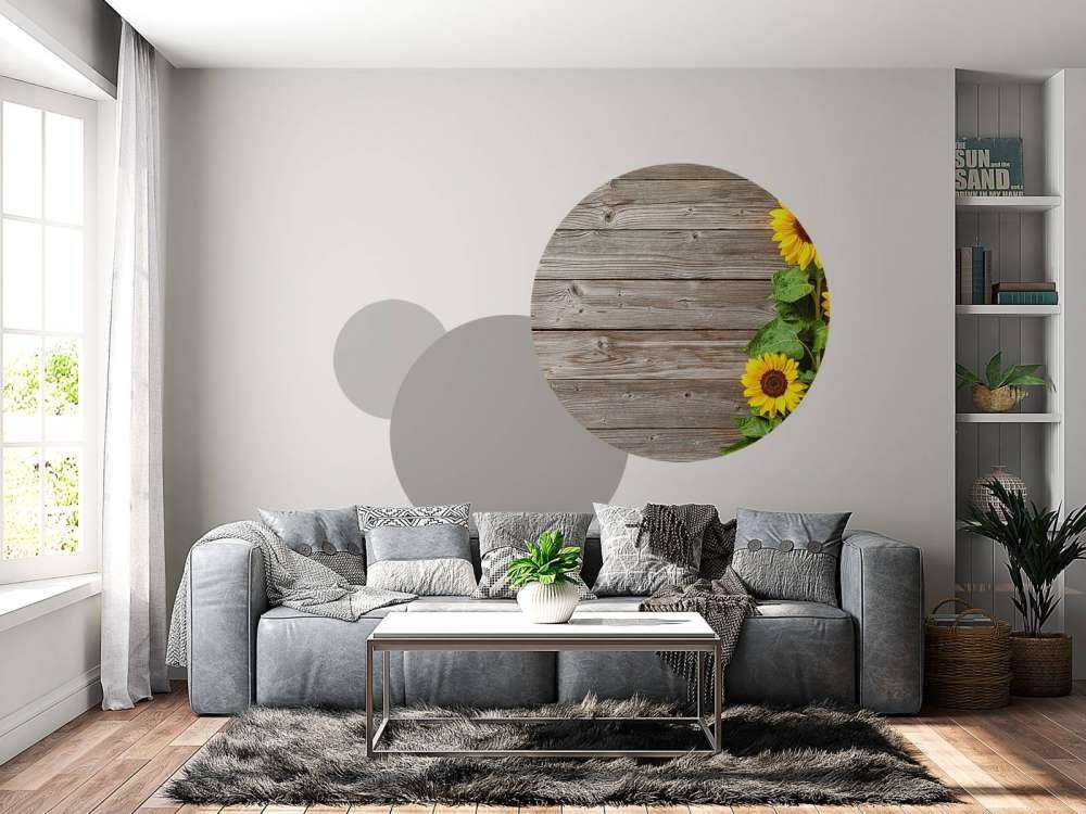 Sonnenblumen und Holz