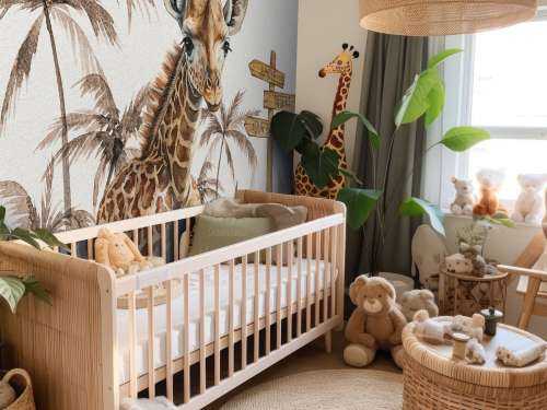 Baby-Giraffe im Dschungel taupe