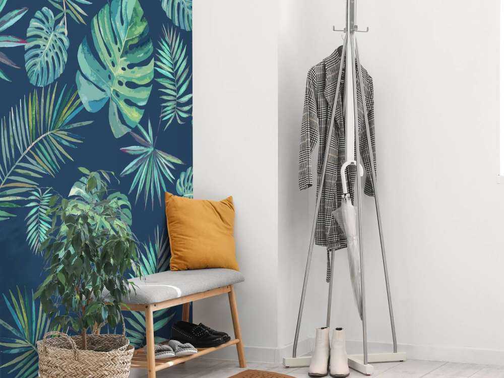 Palmenblätter und Monstera