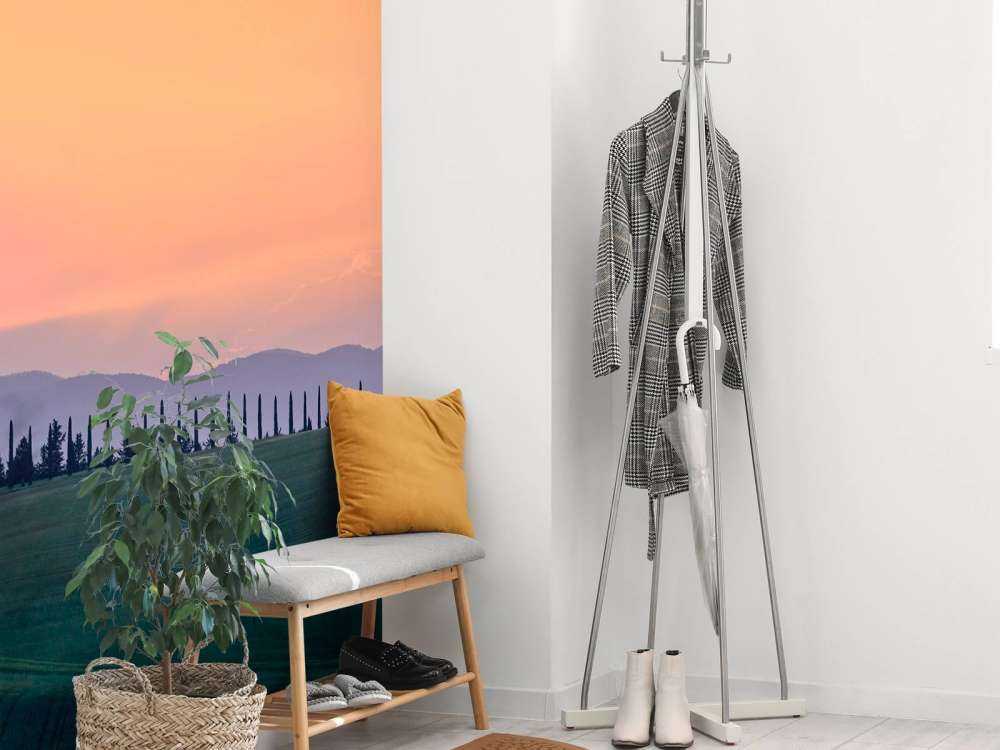 Italienische Landschaft mit orangefarbenem Himmel