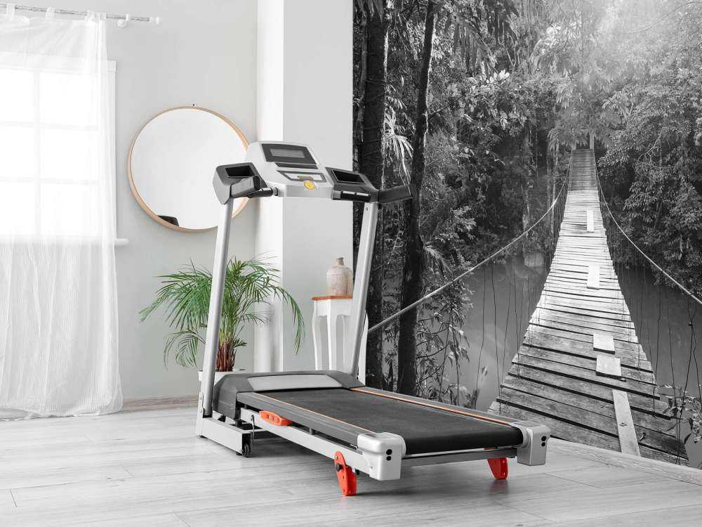 Hängebrücke schwarz und weiß