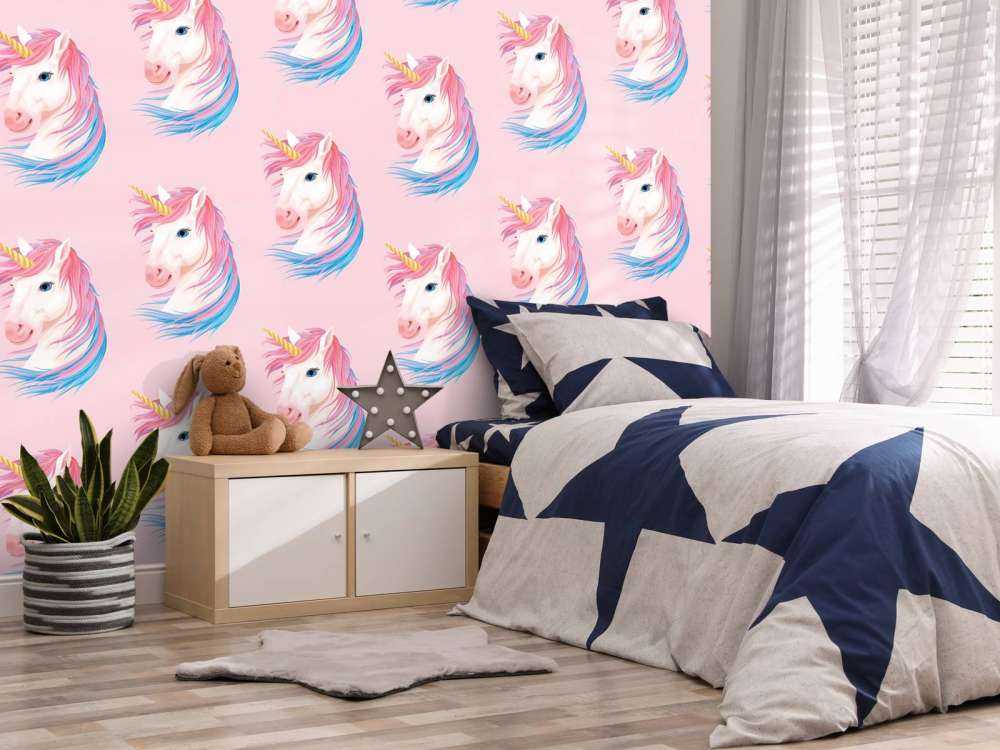 Weißes Einhorn mit goldenem Horn