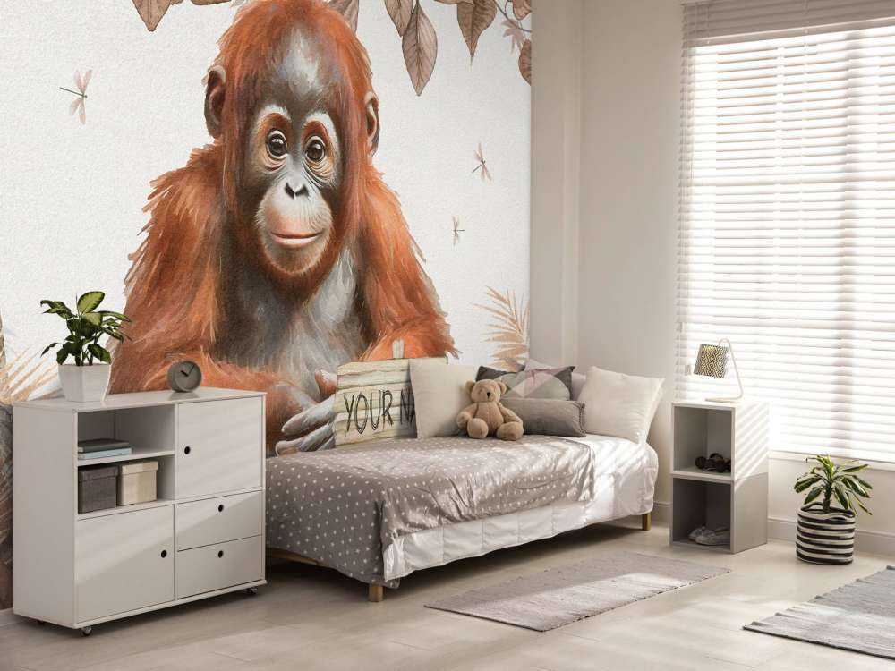 Junger Orang-Utan im Dschungel taupe