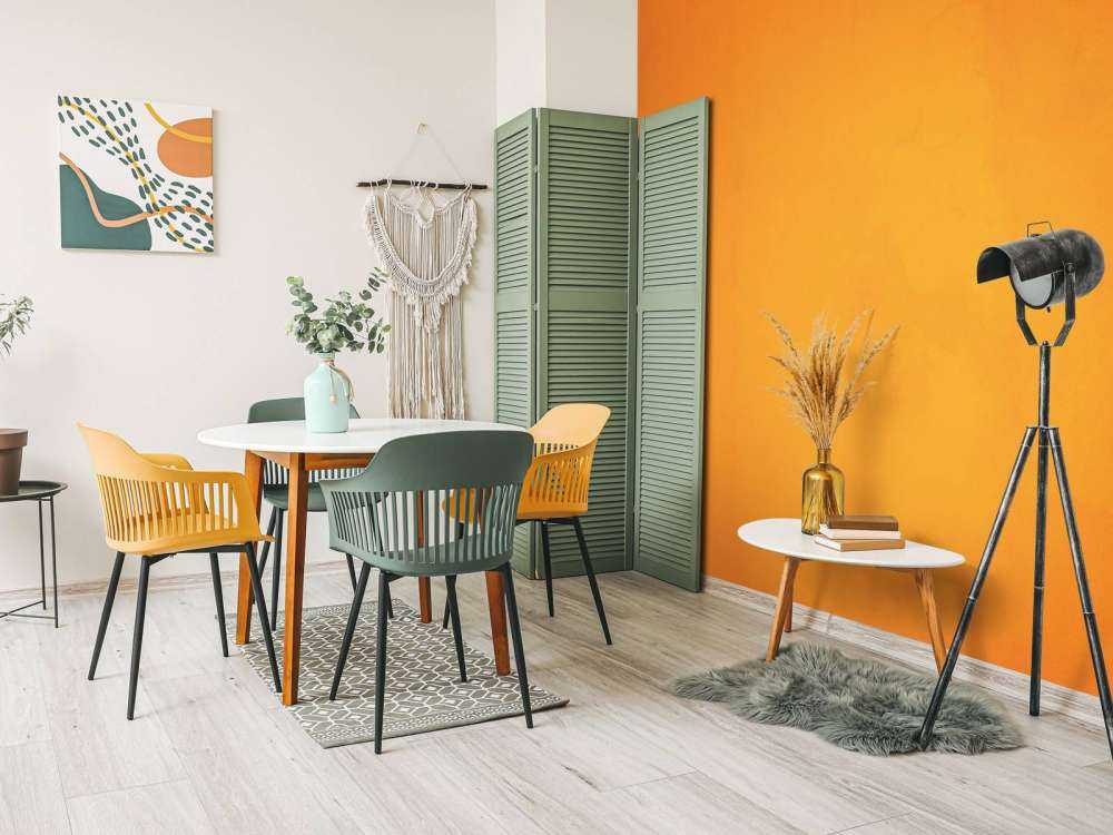 Leuchtend orangefarbener Beton