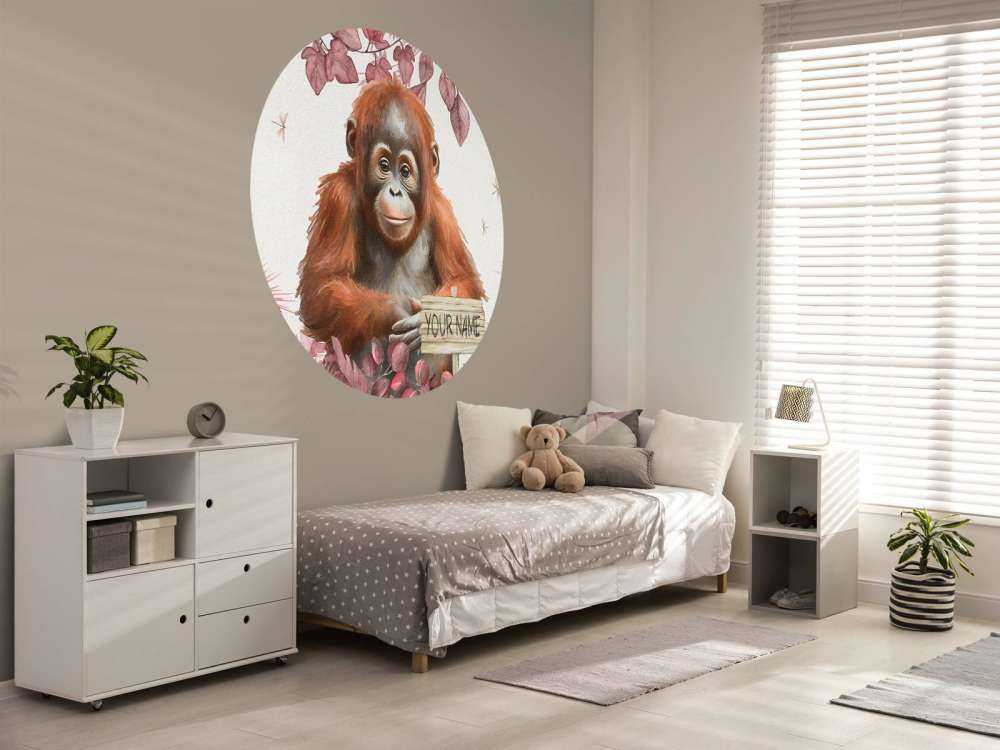 Junger Orang-Utan im Dschungel rosa