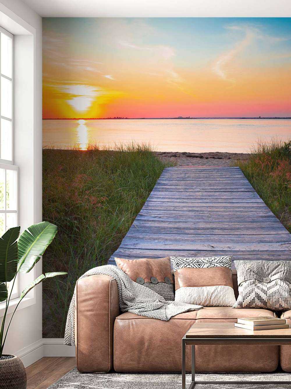 Strand mit hölzernem Pfad